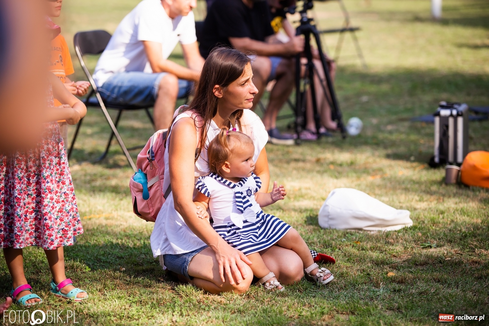 Zdjęcie w galerii na portalu naszraciborz.pl: Objazdowy Festiwal Teatralny na boisku w Babicach [FOTO] wiadomości z regionu