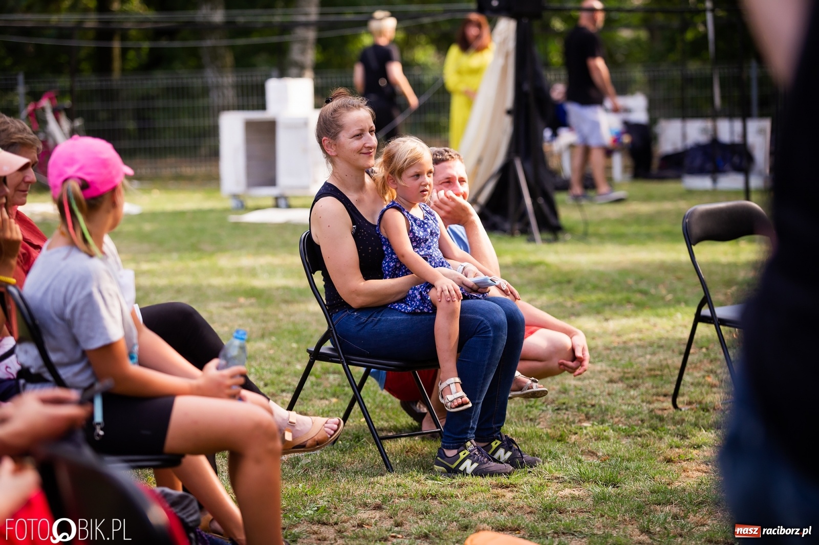 Zdjęcie w galerii na portalu naszraciborz.pl: Objazdowy Festiwal Teatralny na boisku w Babicach [FOTO] wiadomości z regionu