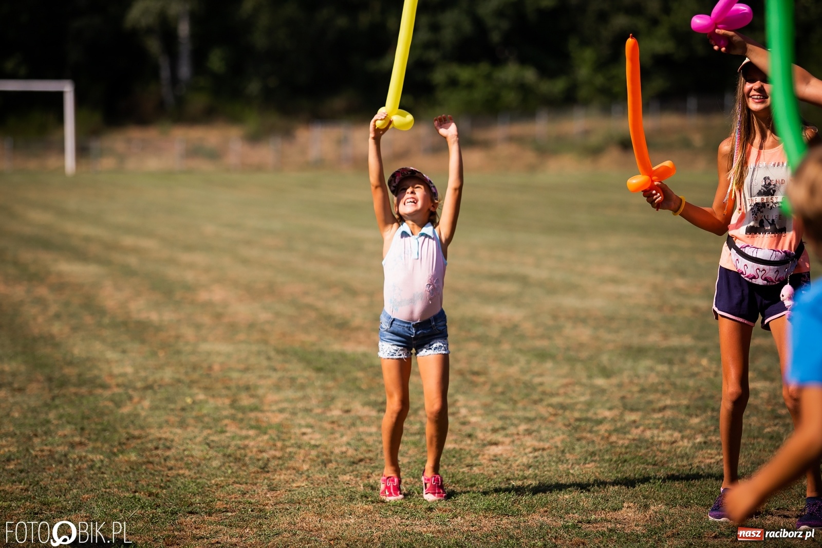 Zdjęcie w galerii na portalu naszraciborz.pl: Objazdowy Festiwal Teatralny na boisku w Babicach [FOTO] wiadomości z regionu