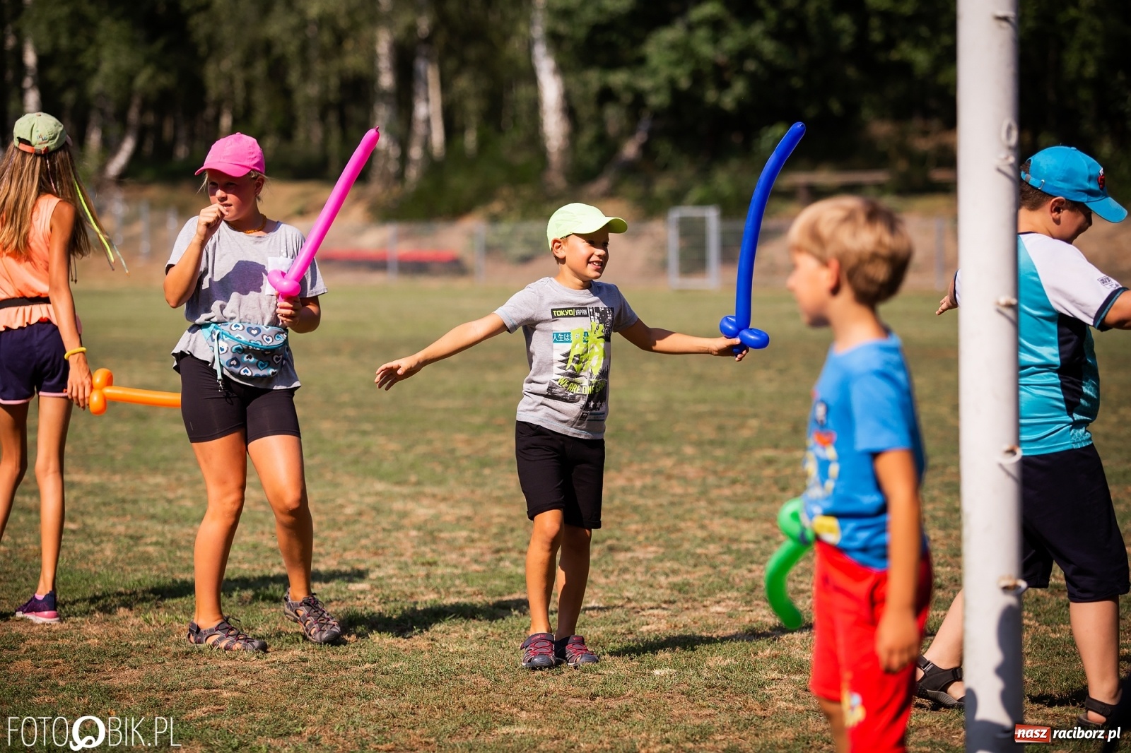 Zdjęcie w galerii na portalu naszraciborz.pl: Objazdowy Festiwal Teatralny na boisku w Babicach [FOTO] wiadomości z regionu