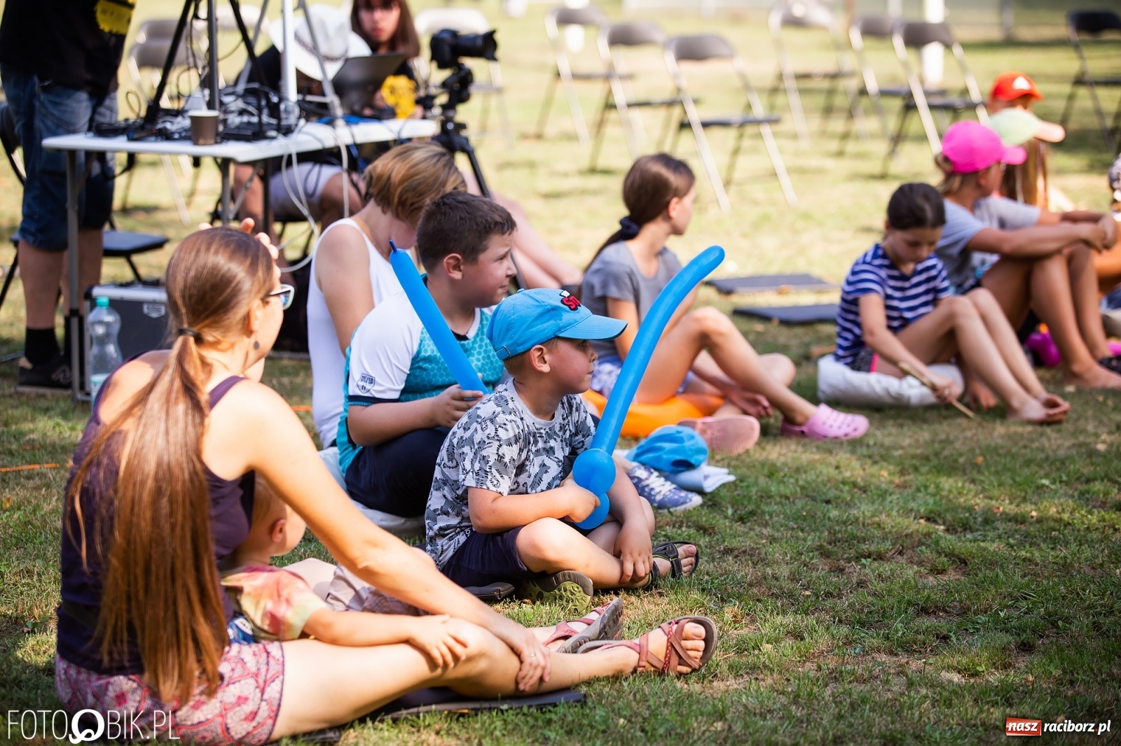 Zdjęcie w galerii na portalu naszraciborz.pl: Objazdowy Festiwal Teatralny na boisku w Babicach [FOTO] wiadomości z regionu