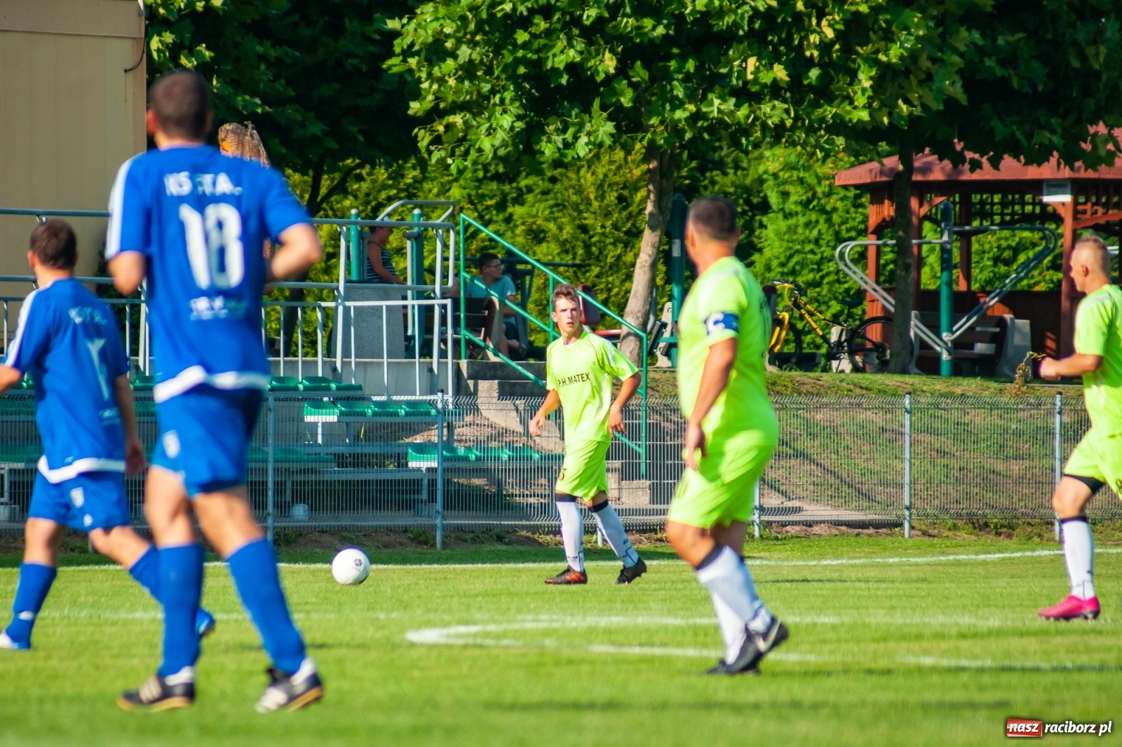 Zdjęcie w galerii na portalu naszraciborz.pl: Kuźnia rozbiła Chałupki. Gospodarze w rozsypce [FOTO i WIDEO] wiadomości z regionu