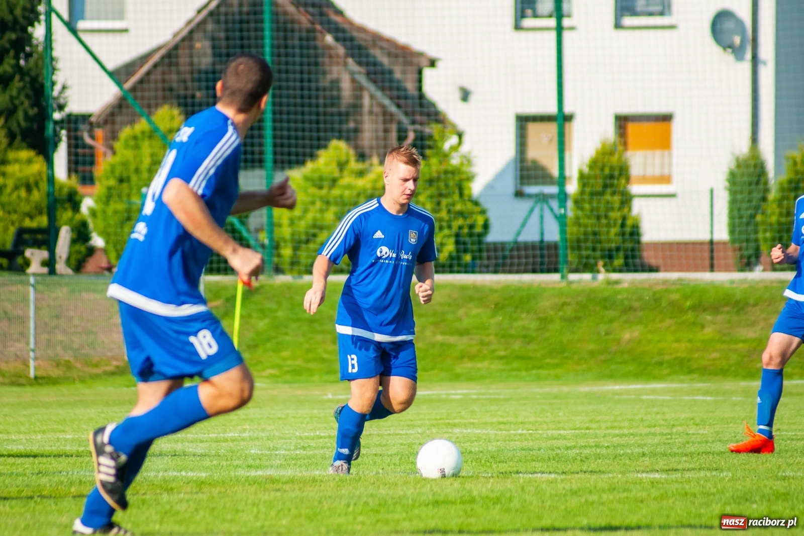 Zdjęcie w galerii na portalu naszraciborz.pl: Kuźnia rozbiła Chałupki. Gospodarze w rozsypce [FOTO i WIDEO] wiadomości z regionu