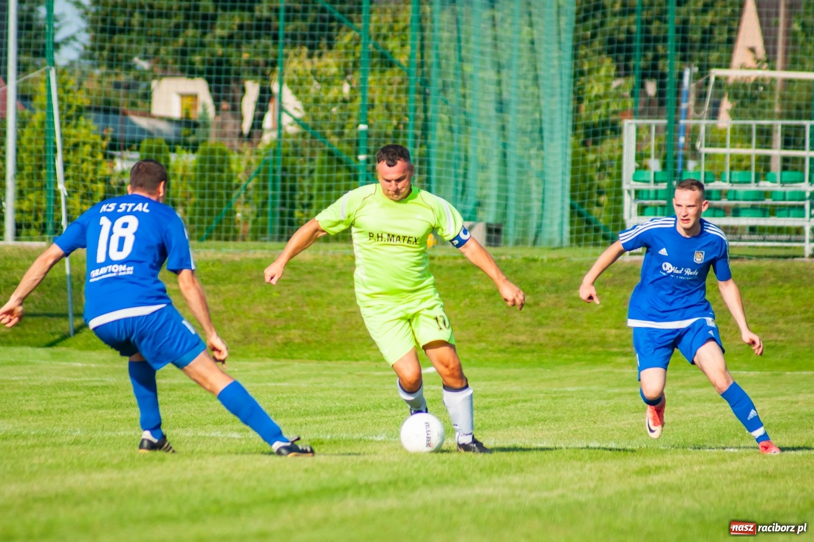Zdjęcie w galerii na portalu naszraciborz.pl: Kuźnia rozbiła Chałupki. Gospodarze w rozsypce [FOTO i WIDEO] wiadomości z regionu
