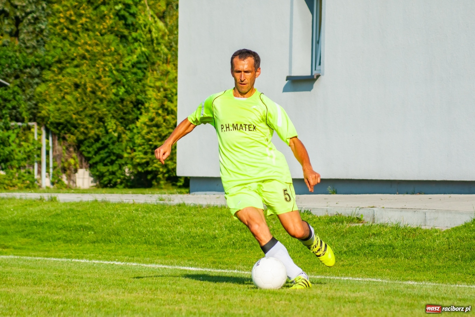 Zdjęcie w galerii na portalu naszraciborz.pl: Kuźnia rozbiła Chałupki. Gospodarze w rozsypce [FOTO i WIDEO] wiadomości z regionu
