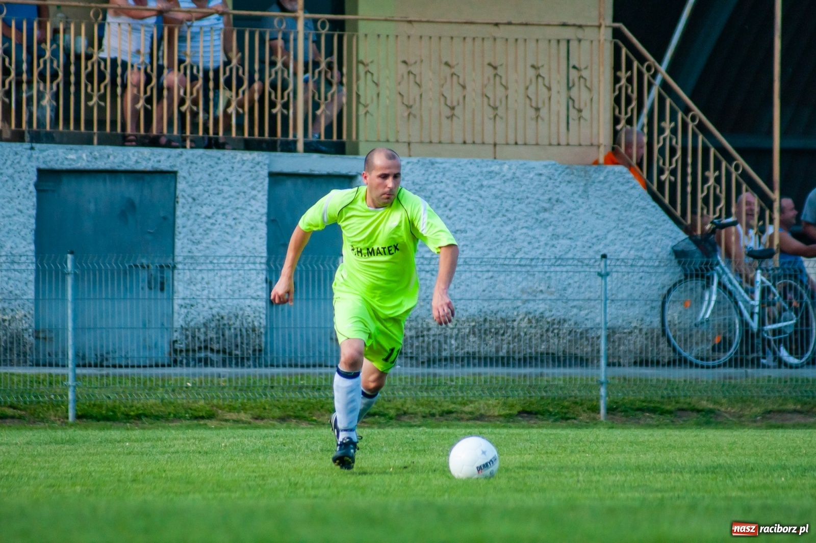 Zdjęcie w galerii na portalu naszraciborz.pl: Kuźnia rozbiła Chałupki. Gospodarze w rozsypce [FOTO i WIDEO] wiadomości z regionu