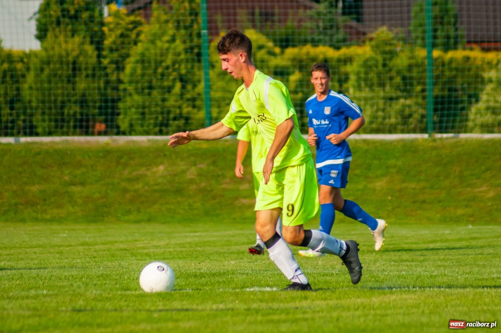 Zdjęcie w galerii na portalu naszraciborz.pl: Kuźnia rozbiła Chałupki. Gospodarze w rozsypce [FOTO i WIDEO] wiadomości z regionu