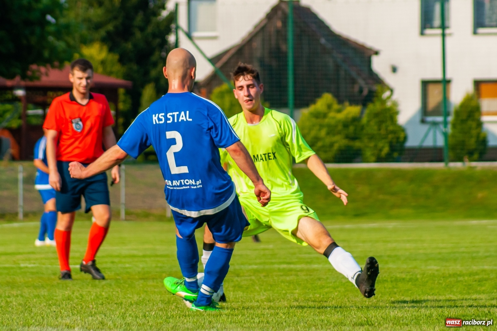 Zdjęcie w galerii na portalu naszraciborz.pl: Kuźnia rozbiła Chałupki. Gospodarze w rozsypce [FOTO i WIDEO] wiadomości z regionu