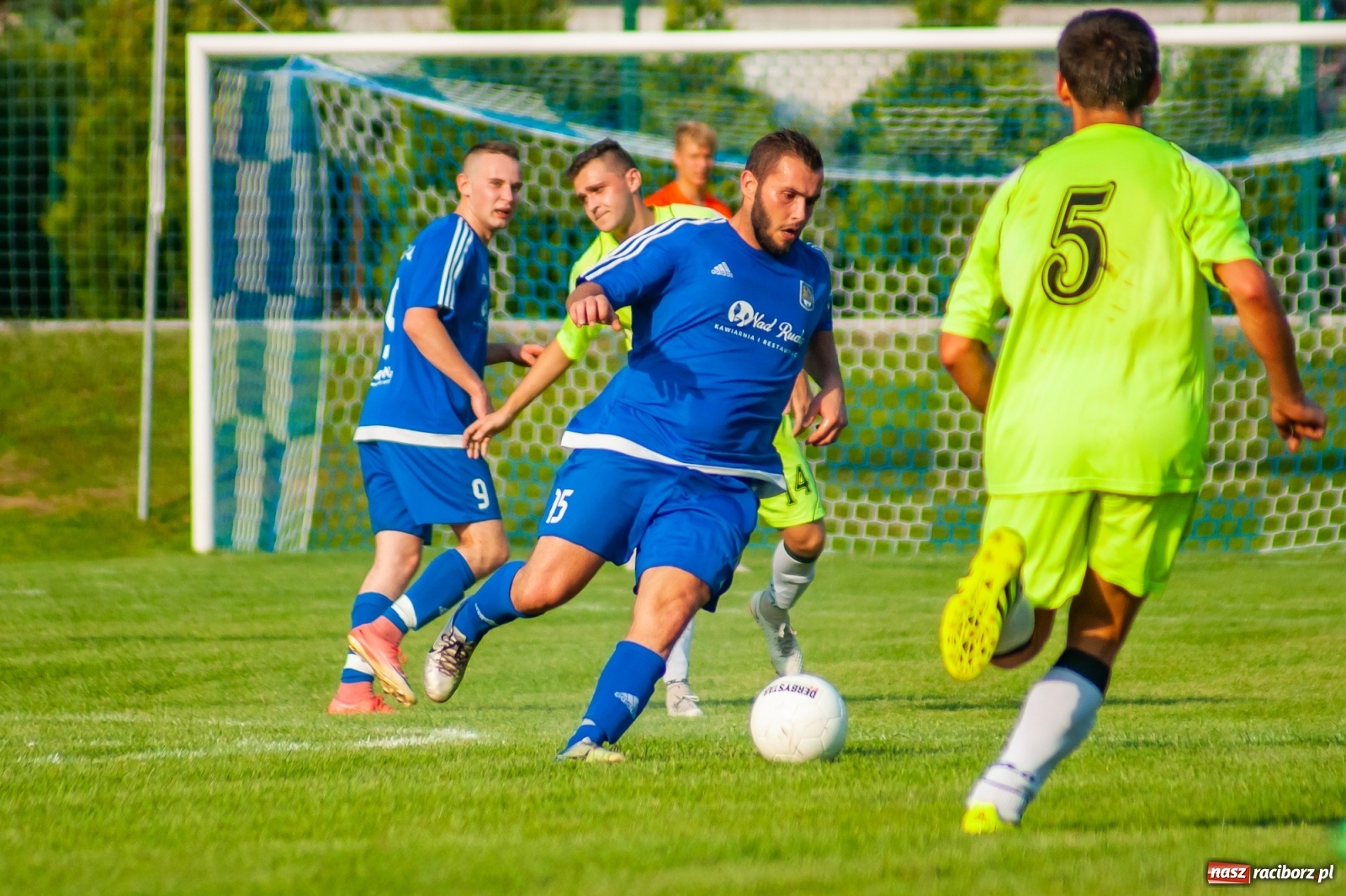 Zdjęcie w galerii na portalu naszraciborz.pl: Kuźnia rozbiła Chałupki. Gospodarze w rozsypce [FOTO i WIDEO] wiadomości z regionu