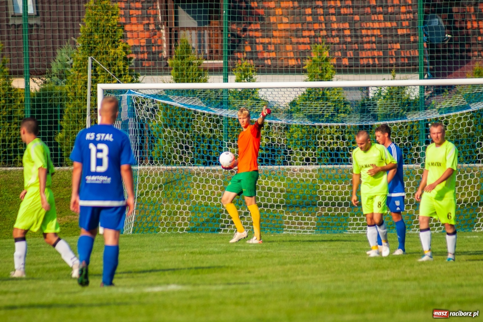 Zdjęcie w galerii na portalu naszraciborz.pl: Kuźnia rozbiła Chałupki. Gospodarze w rozsypce [FOTO i WIDEO] wiadomości z regionu