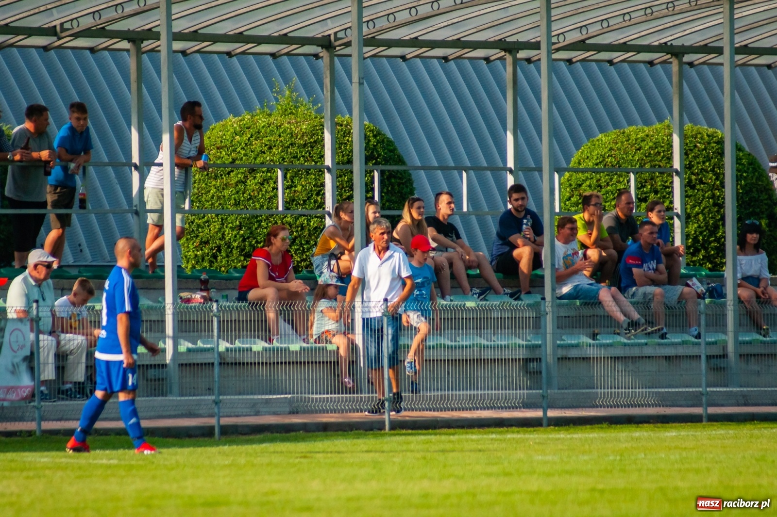 Zdjęcie w galerii na portalu naszraciborz.pl: Kuźnia rozbiła Chałupki. Gospodarze w rozsypce [FOTO i WIDEO] wiadomości z regionu