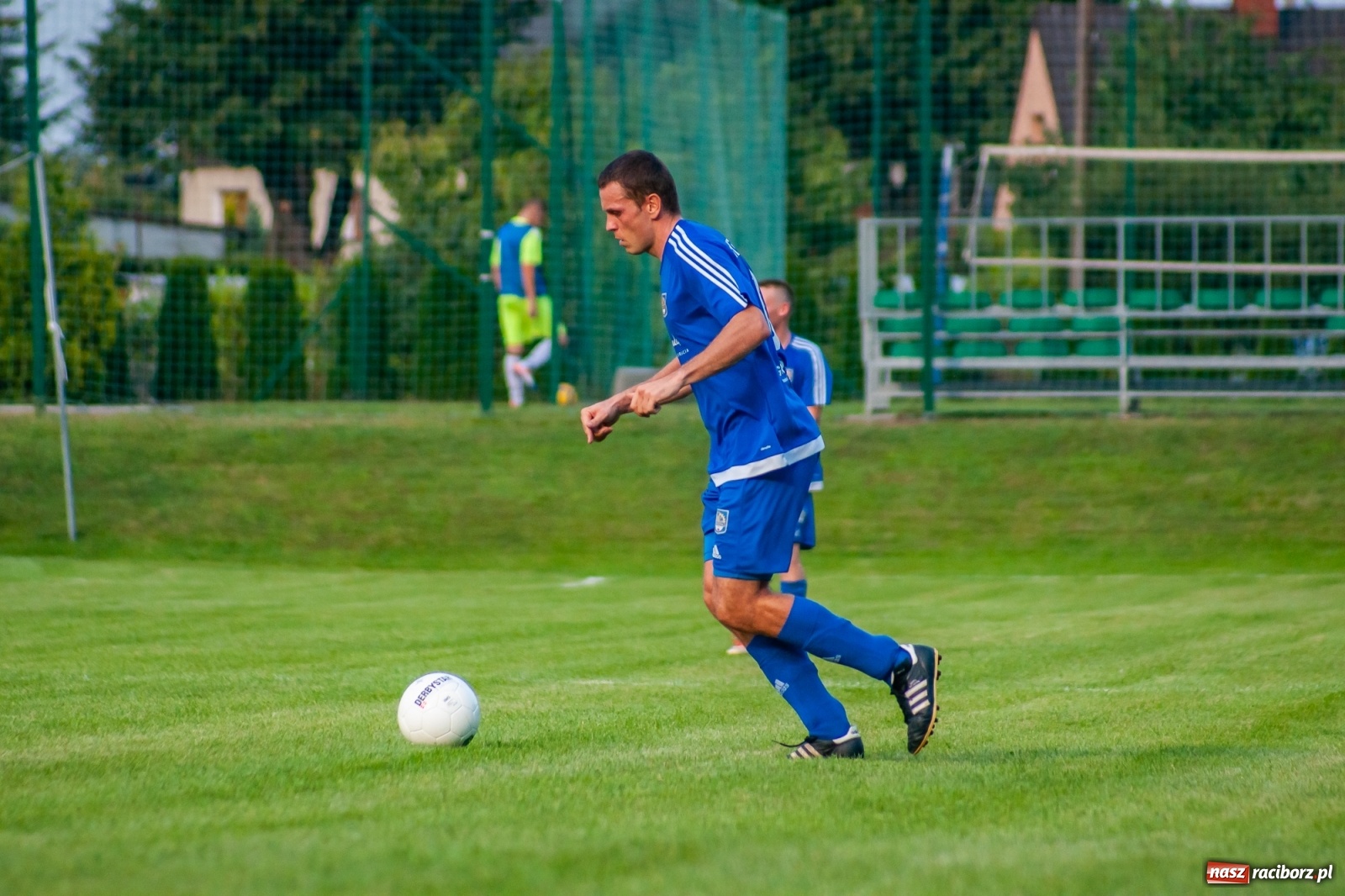 Zdjęcie w galerii na portalu naszraciborz.pl: Kuźnia rozbiła Chałupki. Gospodarze w rozsypce [FOTO i WIDEO] wiadomości z regionu