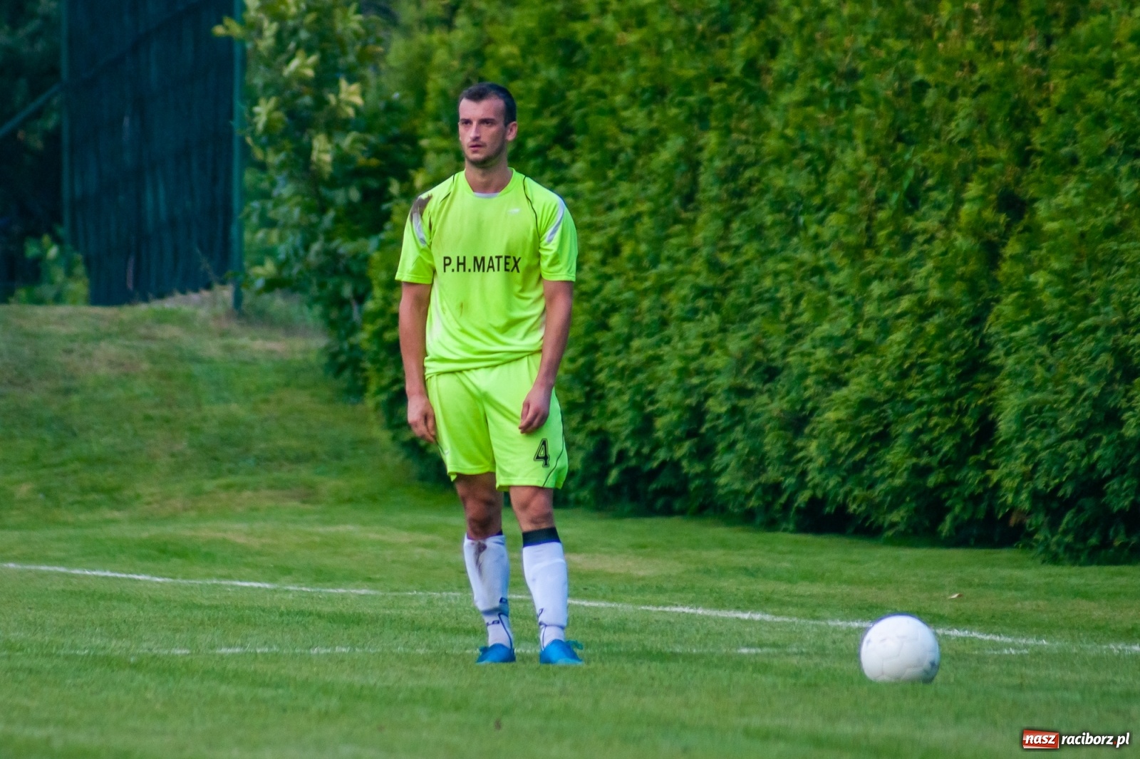 Zdjęcie w galerii na portalu naszraciborz.pl: Kuźnia rozbiła Chałupki. Gospodarze w rozsypce [FOTO i WIDEO] wiadomości z regionu