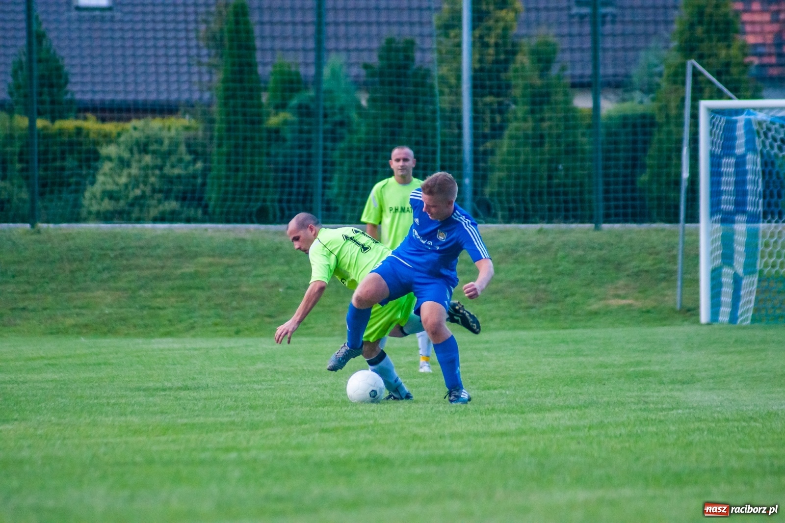 Zdjęcie w galerii na portalu naszraciborz.pl: Kuźnia rozbiła Chałupki. Gospodarze w rozsypce [FOTO i WIDEO] wiadomości z regionu