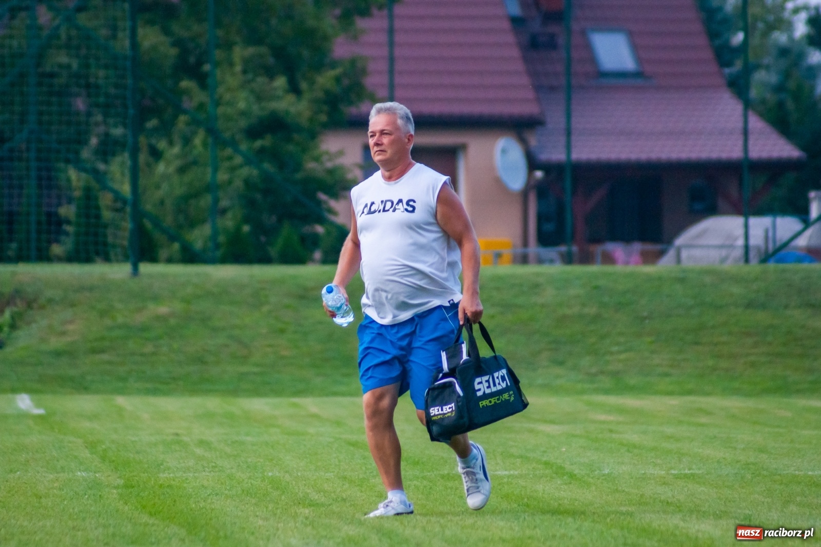 Zdjęcie w galerii na portalu naszraciborz.pl: Kuźnia rozbiła Chałupki. Gospodarze w rozsypce [FOTO i WIDEO] wiadomości z regionu