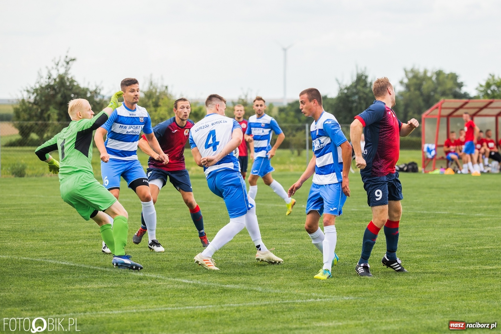 Zdjęcie w galerii na portalu naszraciborz.pl: Niespodzianka w derbach gminy. Krzanowice lepsze od Borucina [FOTO] wiadomości z regionu