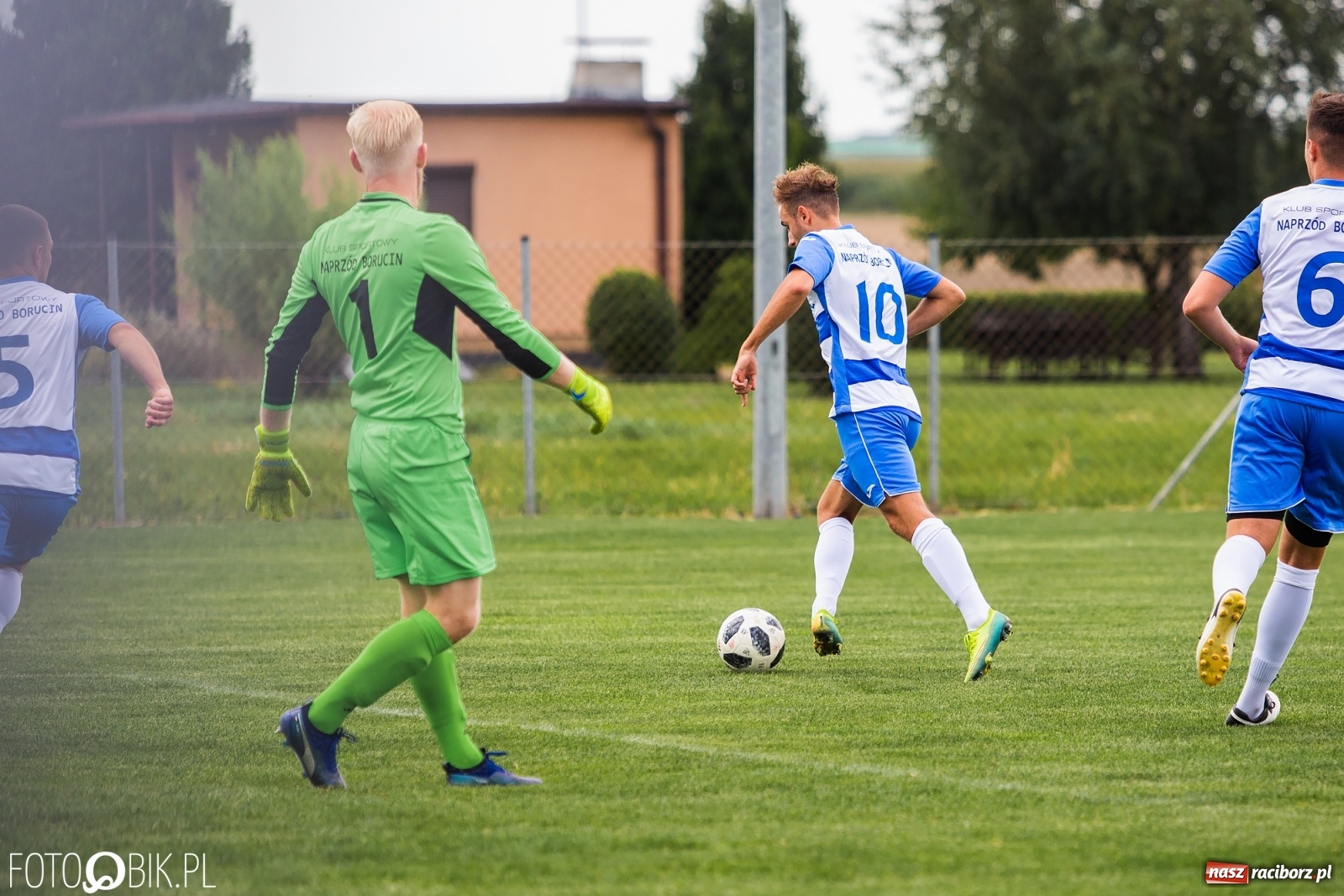 Zdjęcie w galerii na portalu naszraciborz.pl: Niespodzianka w derbach gminy. Krzanowice lepsze od Borucina [FOTO] wiadomości z regionu