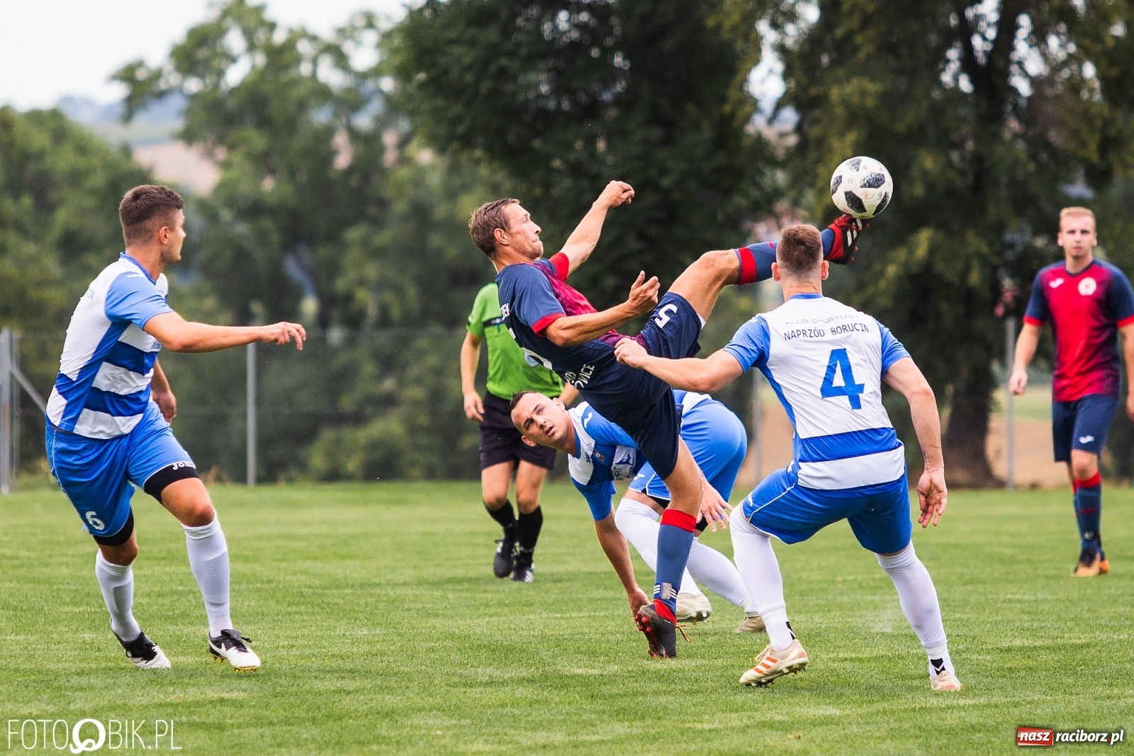 Zdjęcie w galerii na portalu naszraciborz.pl: Niespodzianka w derbach gminy. Krzanowice lepsze od Borucina [FOTO] wiadomości z regionu