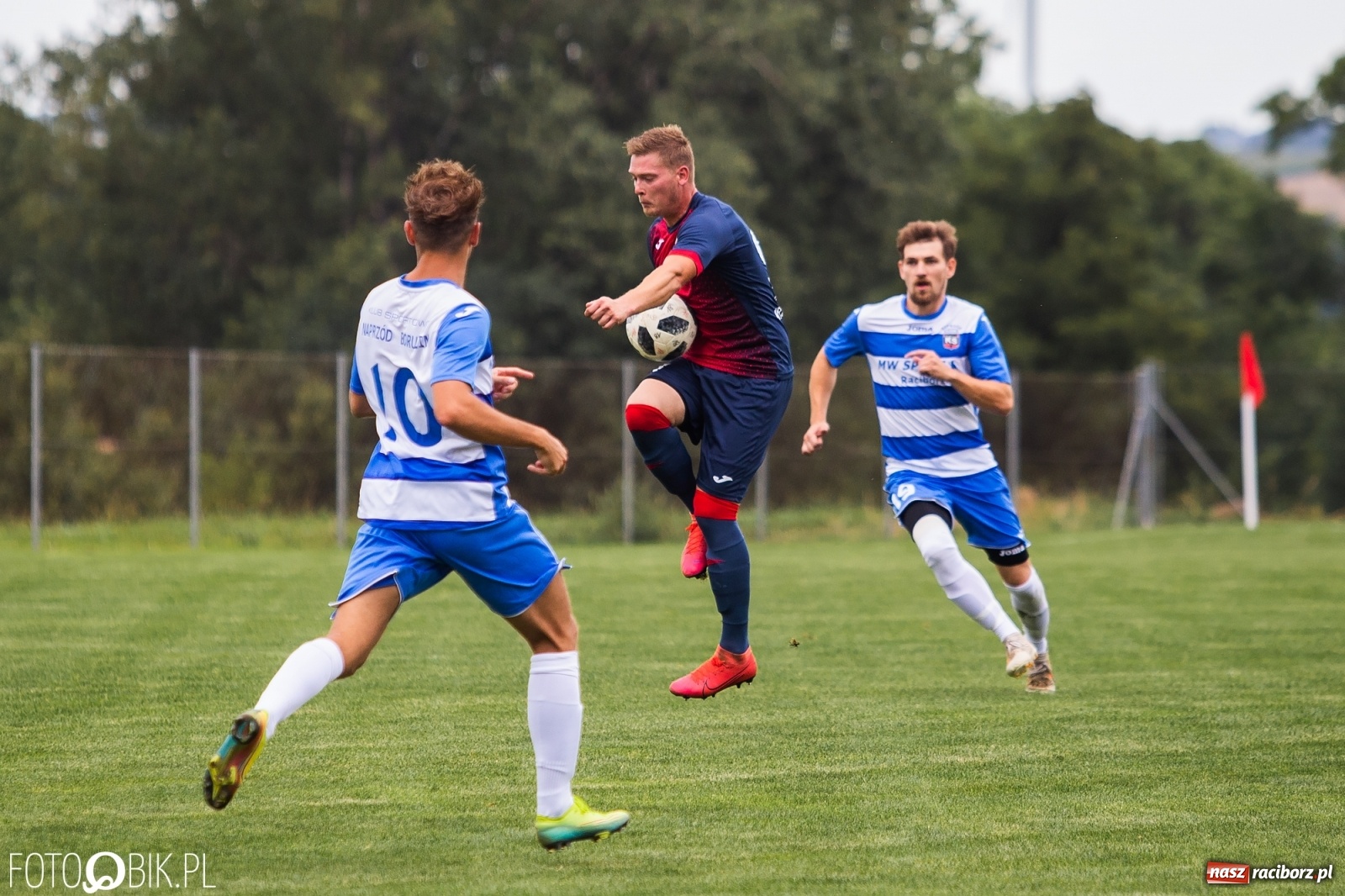 Zdjęcie w galerii na portalu naszraciborz.pl: Niespodzianka w derbach gminy. Krzanowice lepsze od Borucina [FOTO] wiadomości z regionu