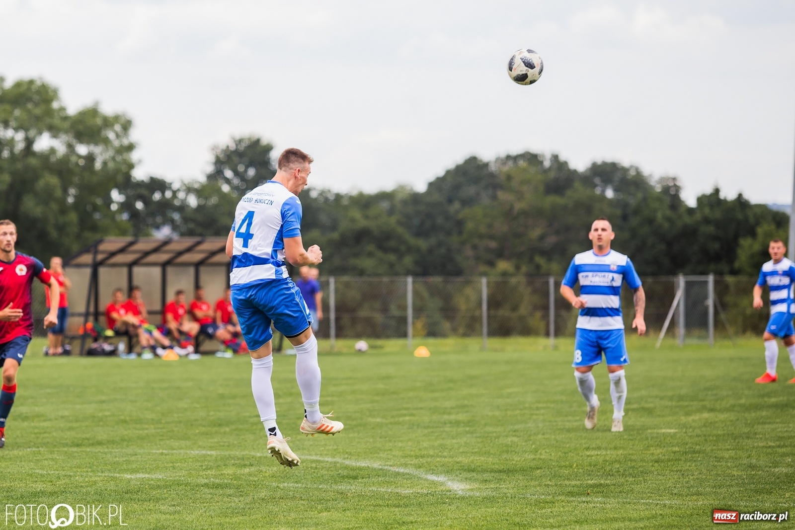 Zdjęcie w galerii na portalu naszraciborz.pl: Niespodzianka w derbach gminy. Krzanowice lepsze od Borucina [FOTO] wiadomości z regionu