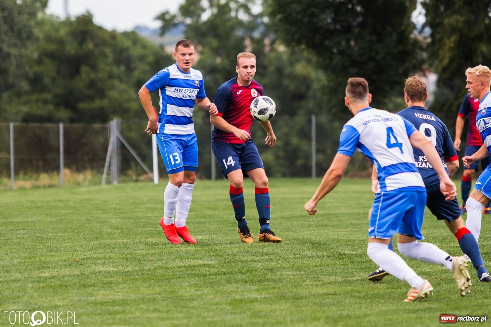 Zdjęcie w galerii na portalu naszraciborz.pl: Niespodzianka w derbach gminy. Krzanowice lepsze od Borucina [FOTO] wiadomości z regionu