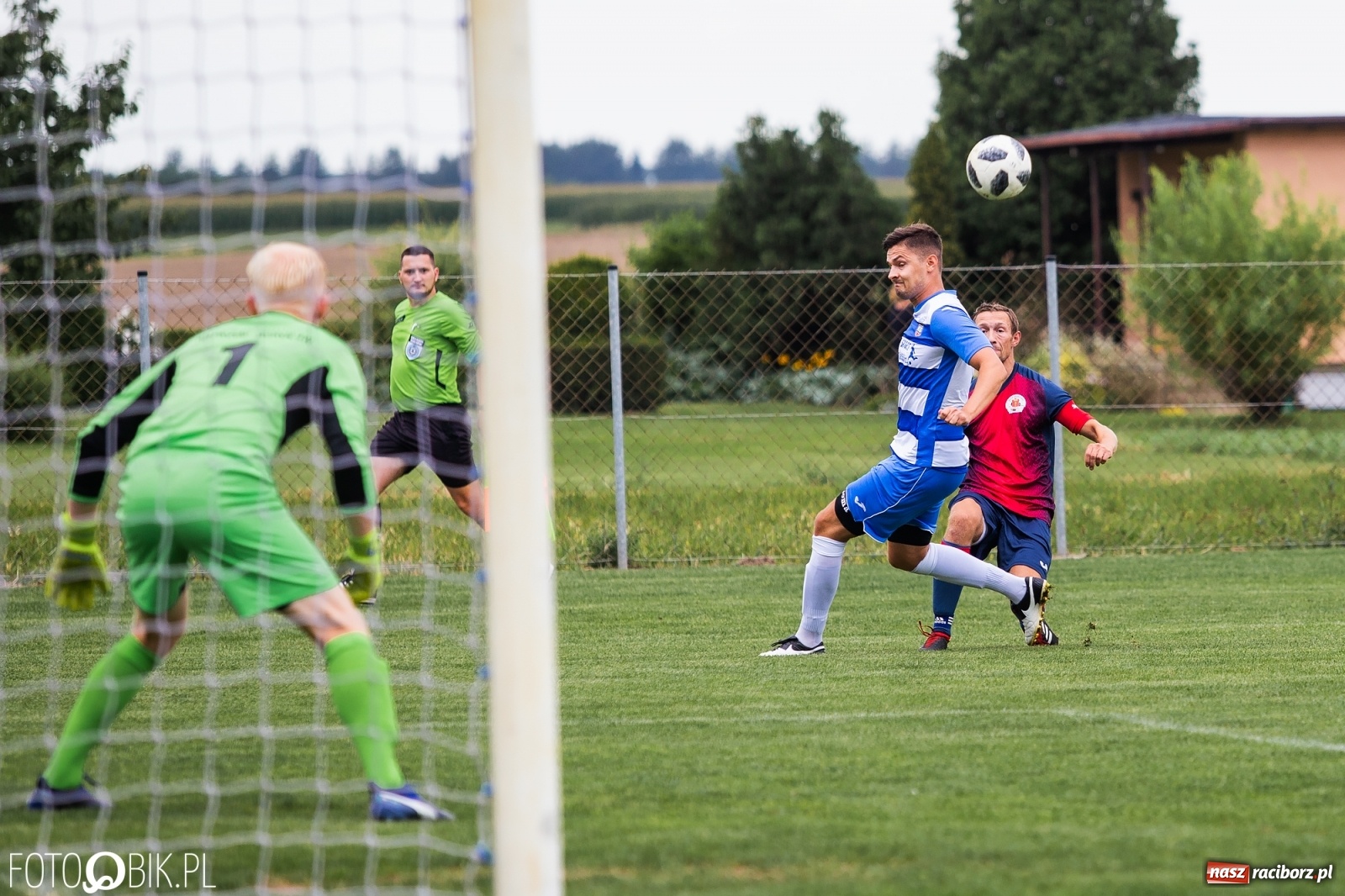 Zdjęcie w galerii na portalu naszraciborz.pl: Niespodzianka w derbach gminy. Krzanowice lepsze od Borucina [FOTO] wiadomości z regionu