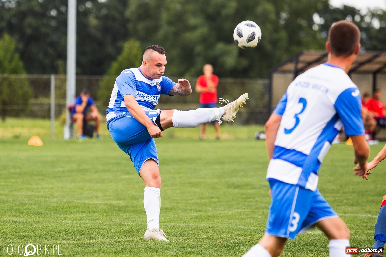 Zdjęcie w galerii na portalu naszraciborz.pl: Niespodzianka w derbach gminy. Krzanowice lepsze od Borucina [FOTO] wiadomości z regionu