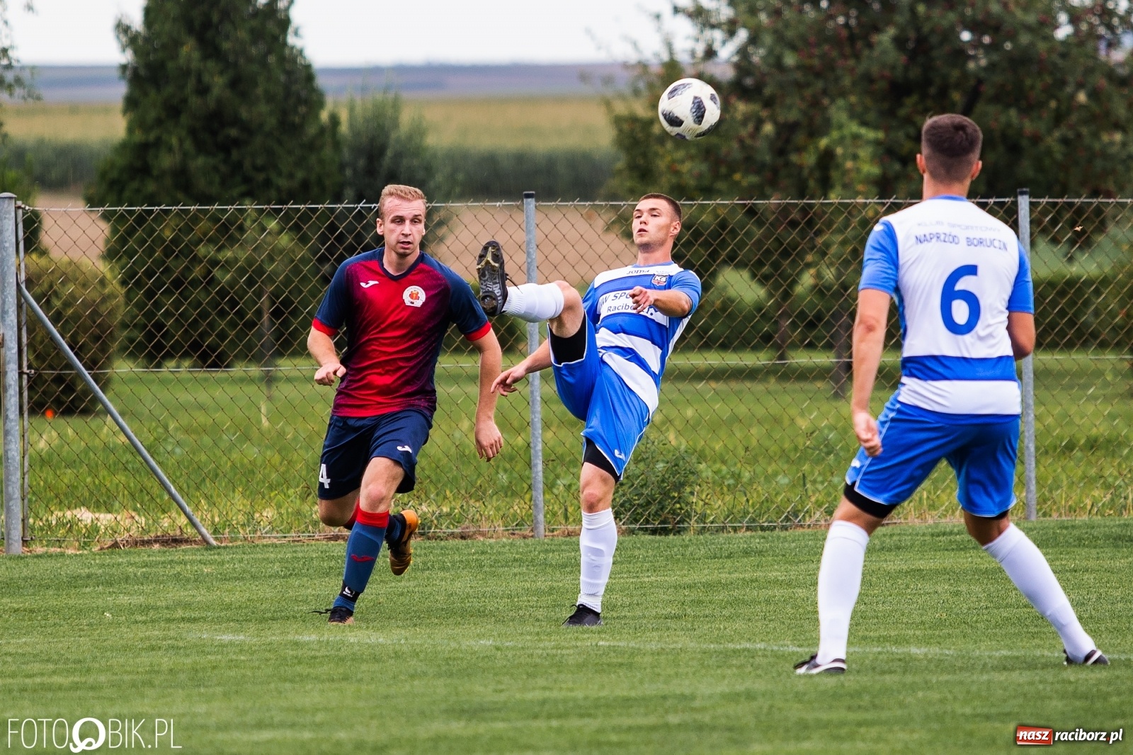 Zdjęcie w galerii na portalu naszraciborz.pl: Niespodzianka w derbach gminy. Krzanowice lepsze od Borucina [FOTO] wiadomości z regionu
