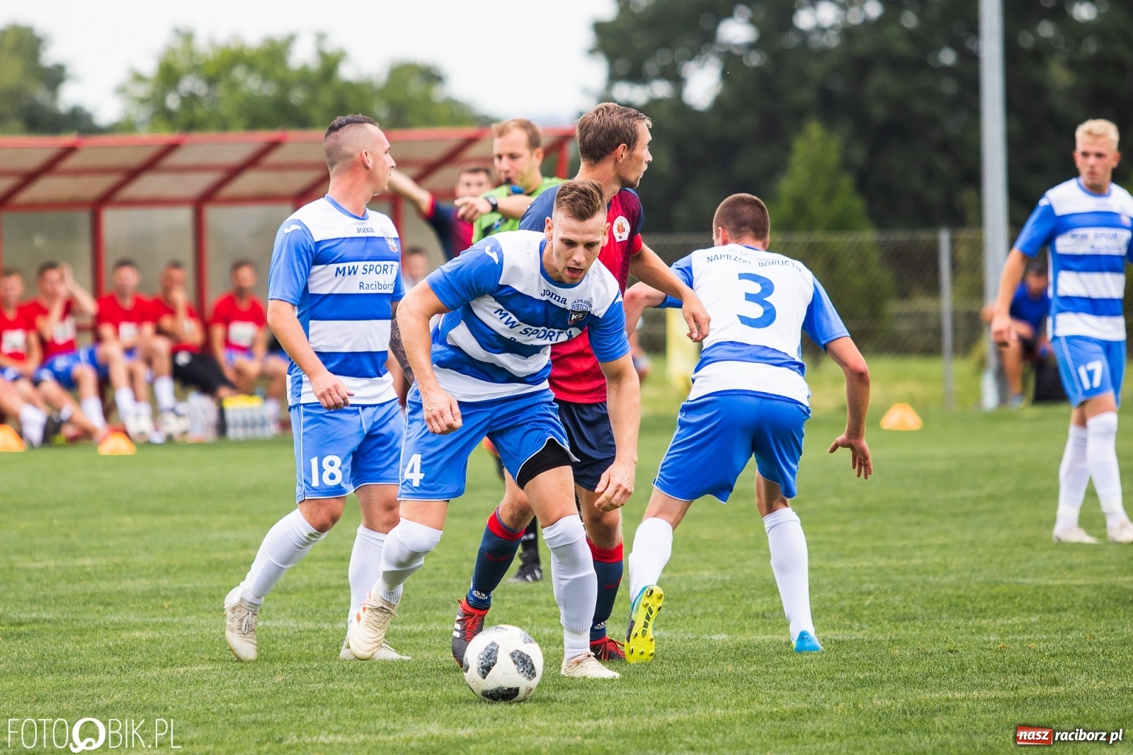 Zdjęcie w galerii na portalu naszraciborz.pl: Niespodzianka w derbach gminy. Krzanowice lepsze od Borucina [FOTO] wiadomości z regionu