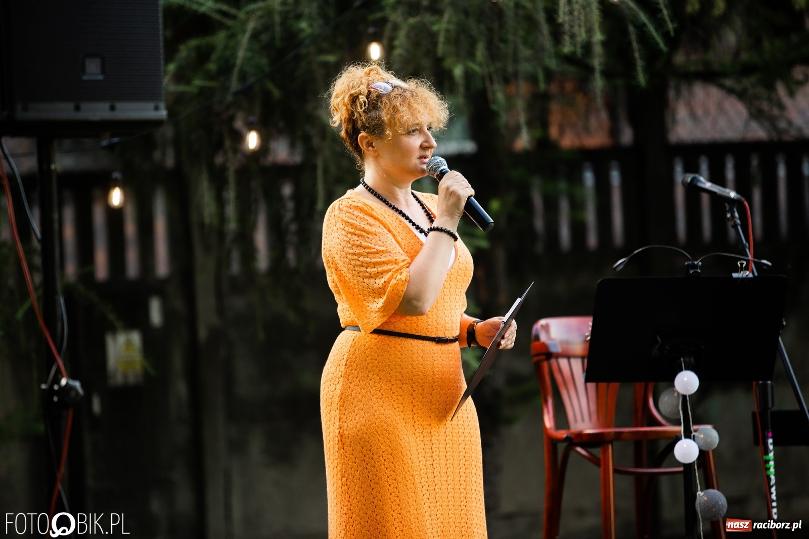 Zdjęcie w galerii na portalu naszraciborz.pl: Recital pt. Piosenka jest dobra na wszystko w Ogrodzie Kultury wiadomości z regionu
