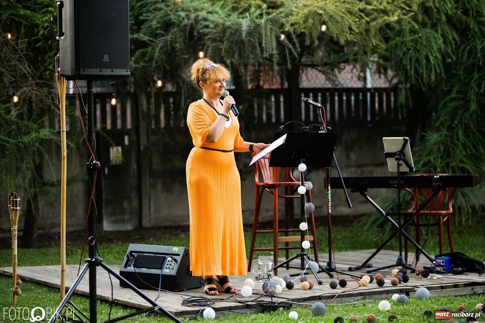 Zdjęcie w galerii na portalu naszraciborz.pl: Recital pt. Piosenka jest dobra na wszystko w Ogrodzie Kultury wiadomości z regionu