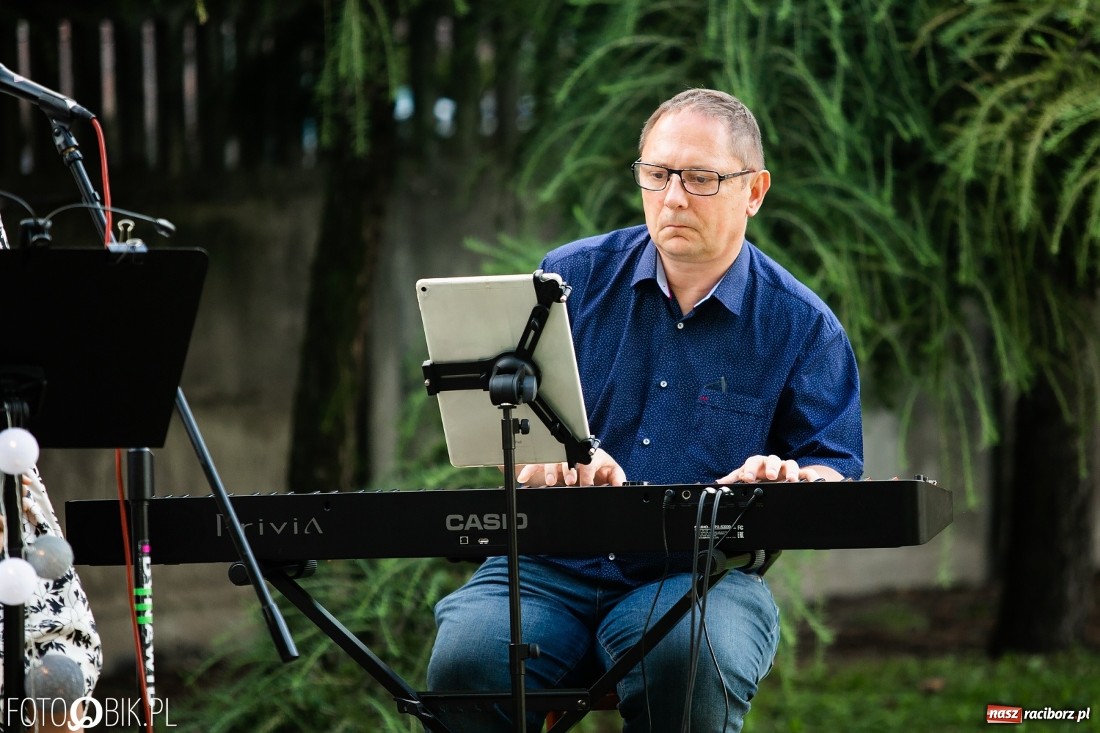 Zdjęcie w galerii na portalu naszraciborz.pl: Recital pt. Piosenka jest dobra na wszystko w Ogrodzie Kultury wiadomości z regionu