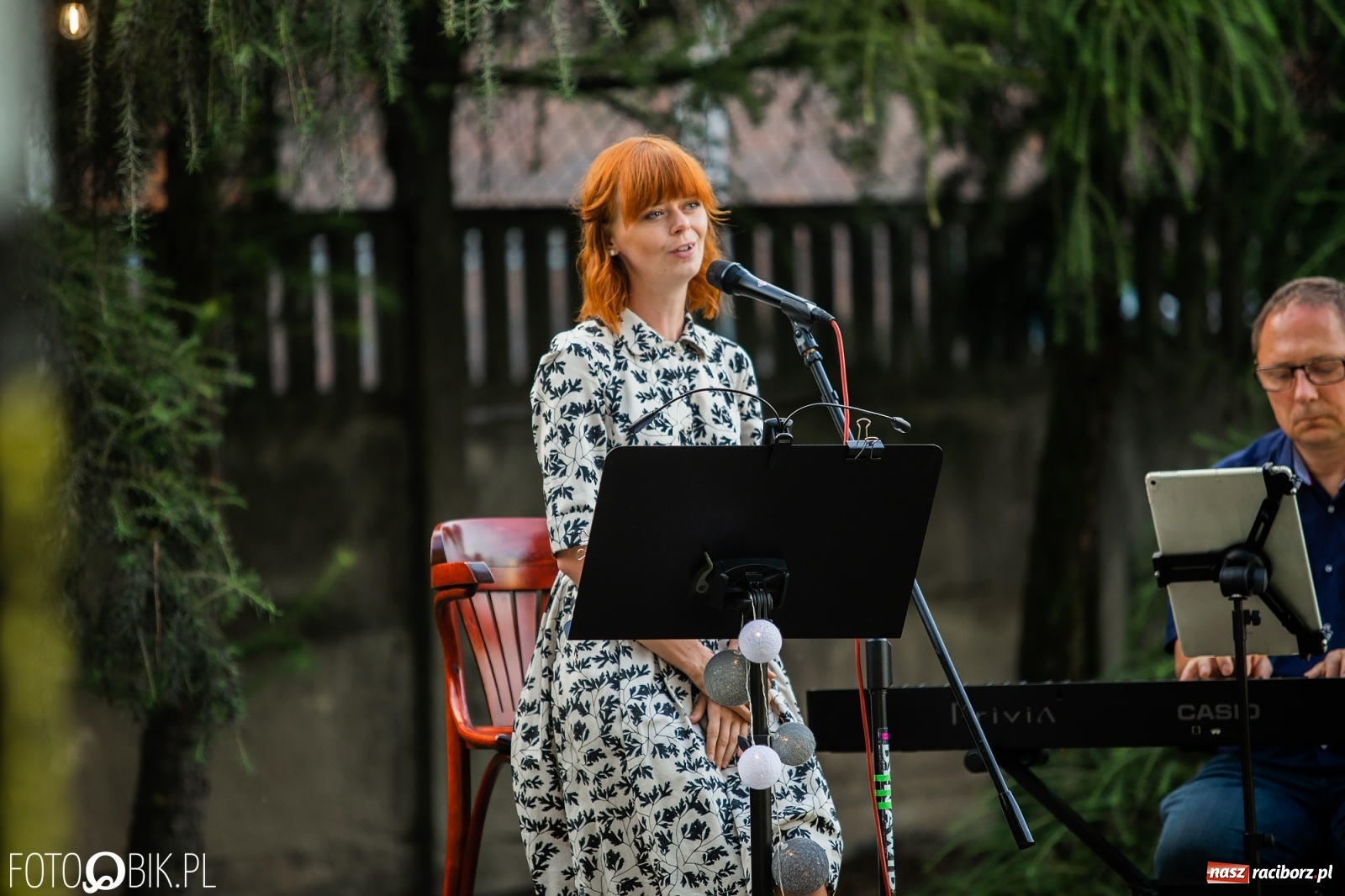 Zdjęcie w galerii na portalu naszraciborz.pl: Recital pt. Piosenka jest dobra na wszystko w Ogrodzie Kultury wiadomości z regionu