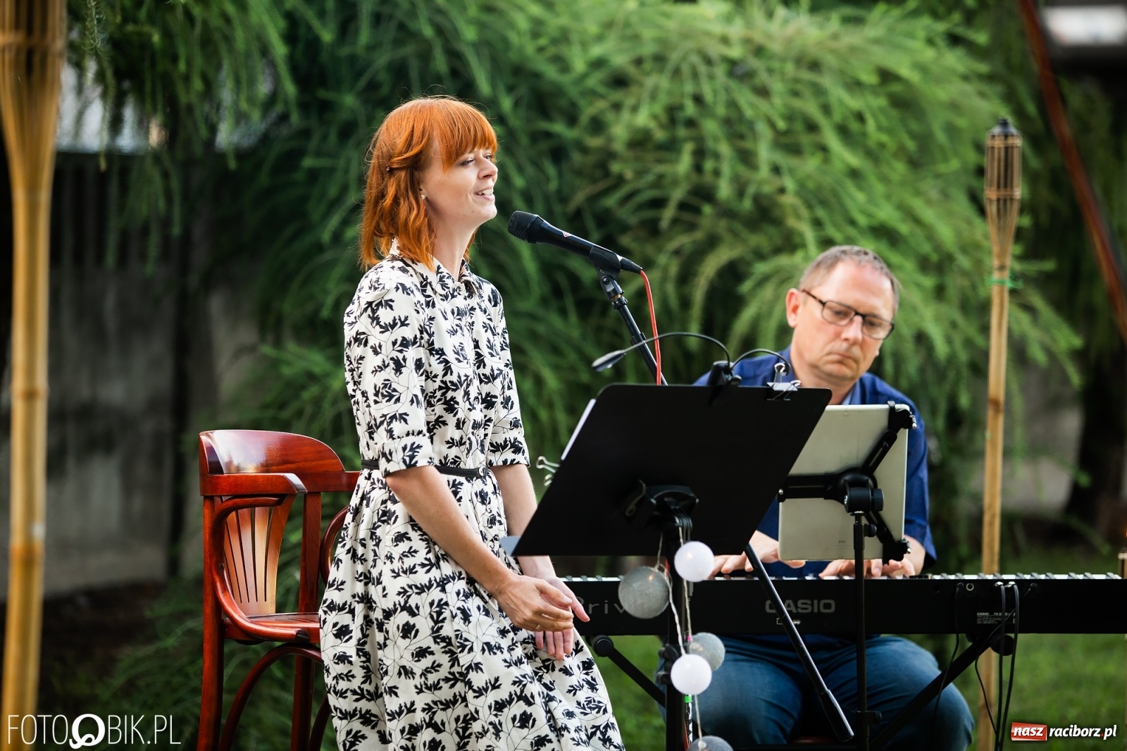 Zdjęcie w galerii na portalu naszraciborz.pl: Recital pt. Piosenka jest dobra na wszystko w Ogrodzie Kultury wiadomości z regionu