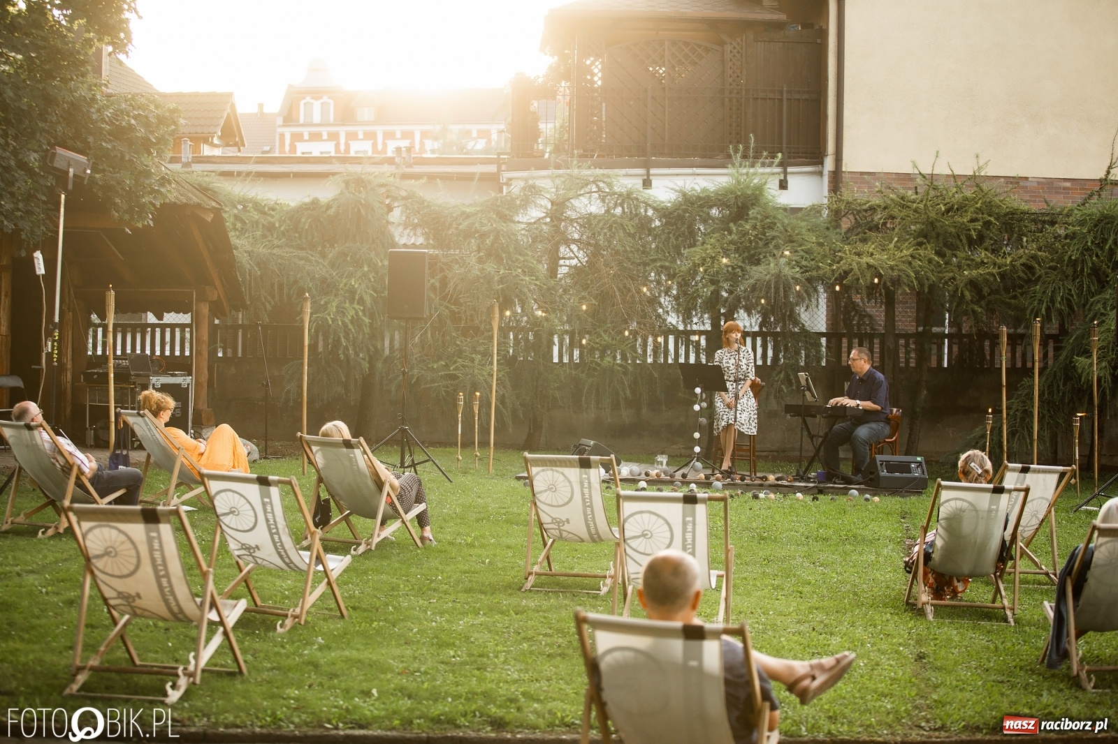 Zdjęcie w galerii na portalu naszraciborz.pl: Recital pt. Piosenka jest dobra na wszystko w Ogrodzie Kultury wiadomości z regionu