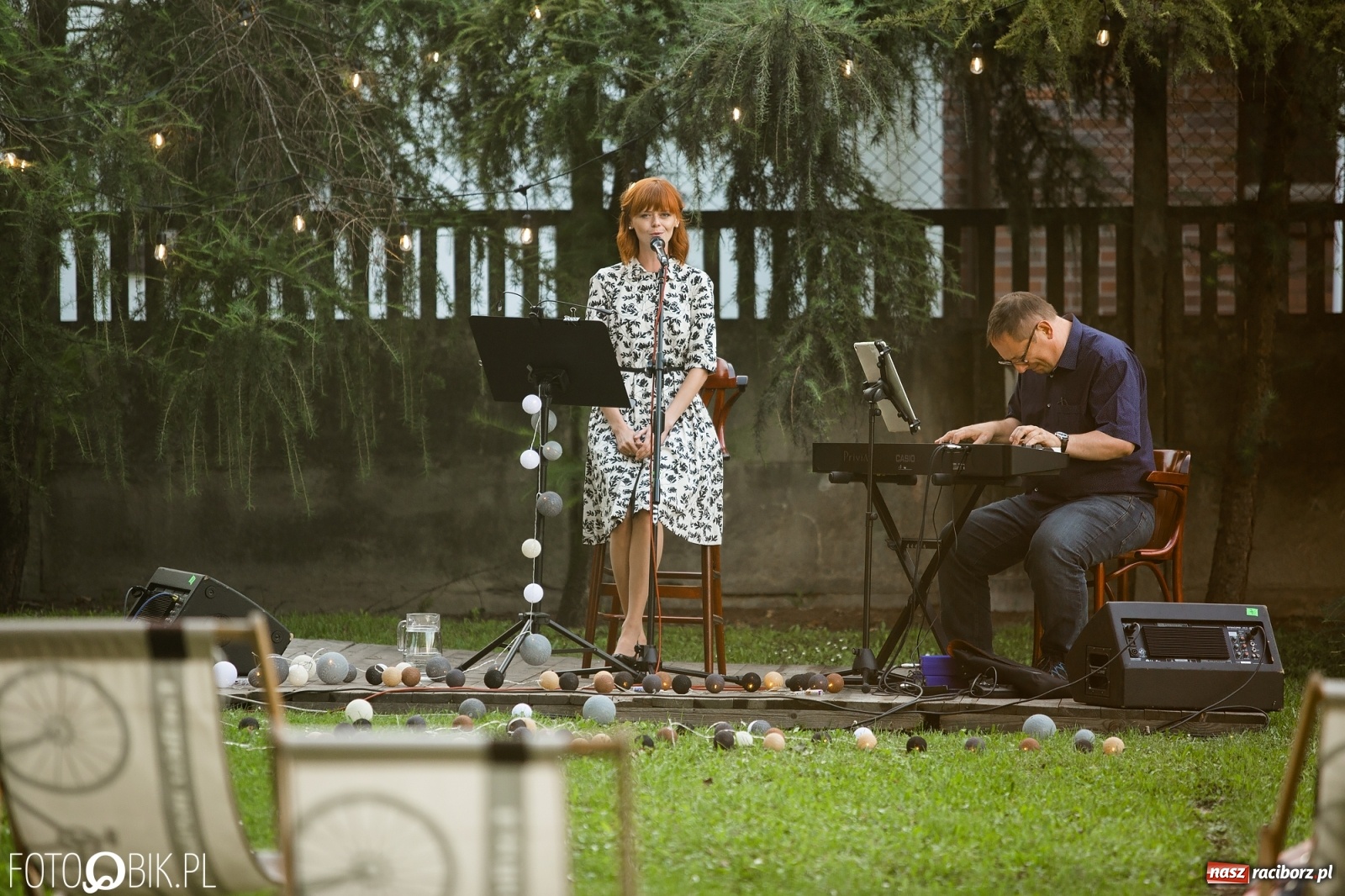 Zdjęcie w galerii na portalu naszraciborz.pl: Recital pt. Piosenka jest dobra na wszystko w Ogrodzie Kultury wiadomości z regionu