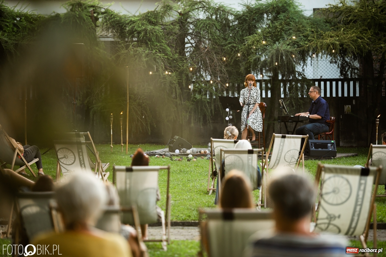 Zdjęcie w galerii na portalu naszraciborz.pl: Recital pt. Piosenka jest dobra na wszystko w Ogrodzie Kultury wiadomości z regionu