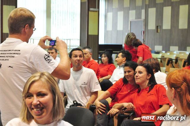 Zdjęcie w galerii na portalu naszraciborz.pl: Absolwenci zjechali do PWSZ wiadomości z regionu