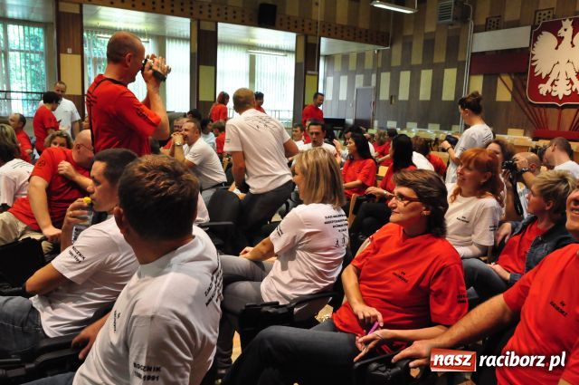 Zdjęcie w galerii na portalu naszraciborz.pl: Absolwenci zjechali do PWSZ wiadomości z regionu