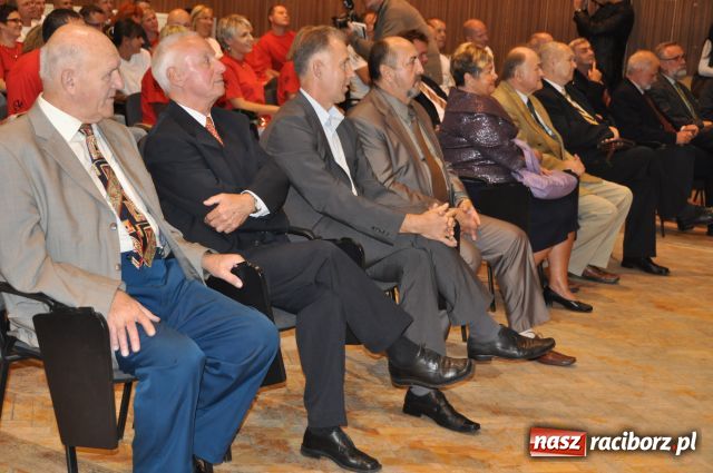 Zdjęcie w galerii na portalu naszraciborz.pl: Absolwenci zjechali do PWSZ wiadomości z regionu