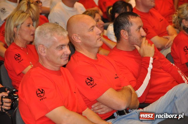 Zdjęcie w galerii na portalu naszraciborz.pl: Absolwenci zjechali do PWSZ wiadomości z regionu