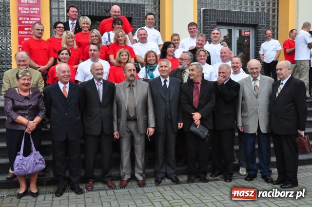 Zdjęcie w galerii na portalu naszraciborz.pl: Absolwenci zjechali do PWSZ wiadomości z regionu