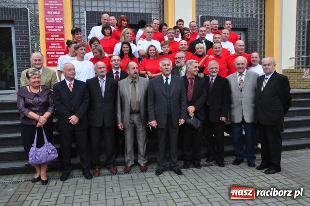 Zdjęcie w galerii na portalu naszraciborz.pl: Absolwenci zjechali do PWSZ wiadomości z regionu