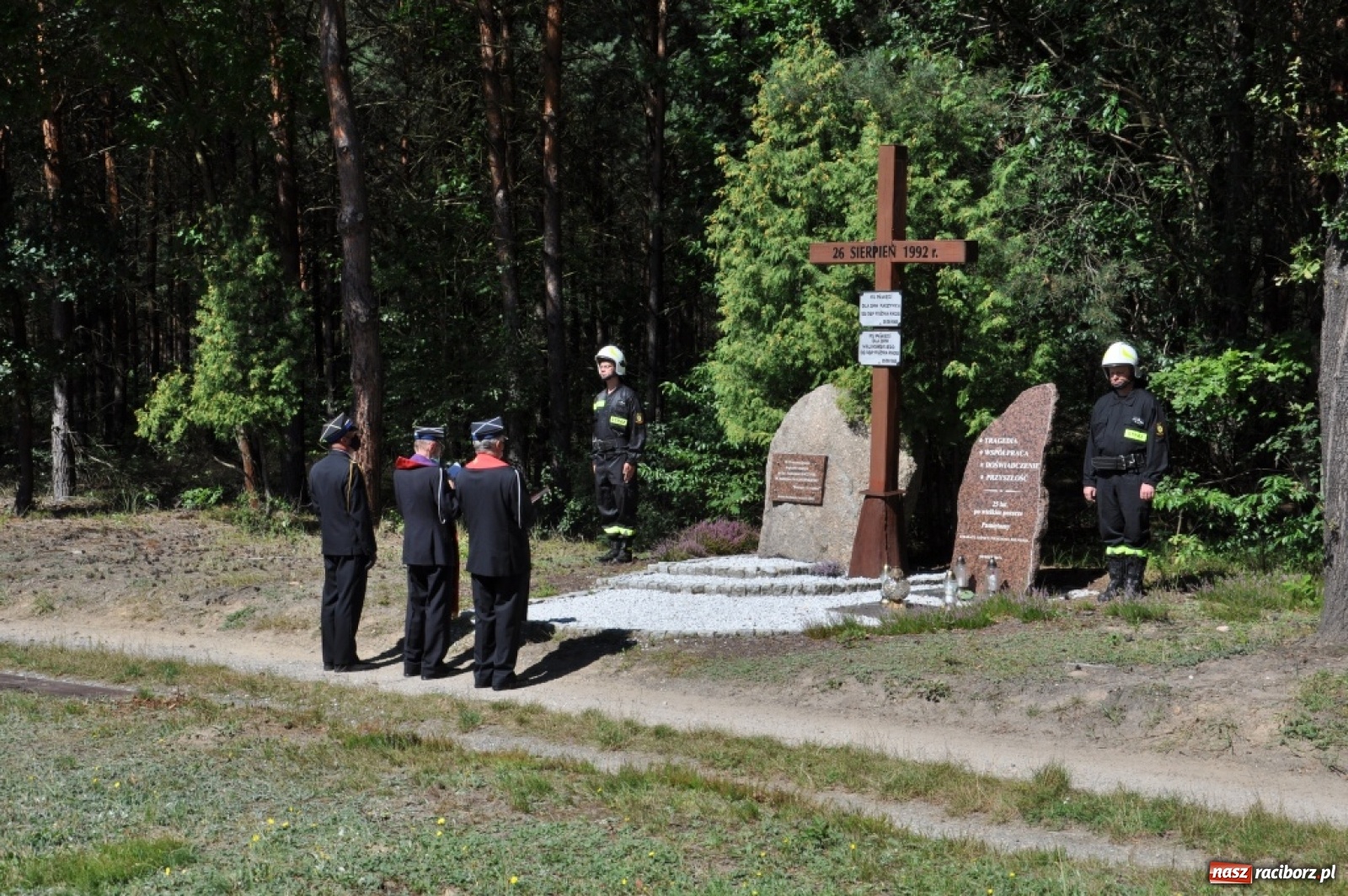 Zdjęcie w galerii na portalu naszraciborz.pl: Upamiętniono 28. rocznicę pożaru w Kuźni Raciborskiej  wiadomości z regionu