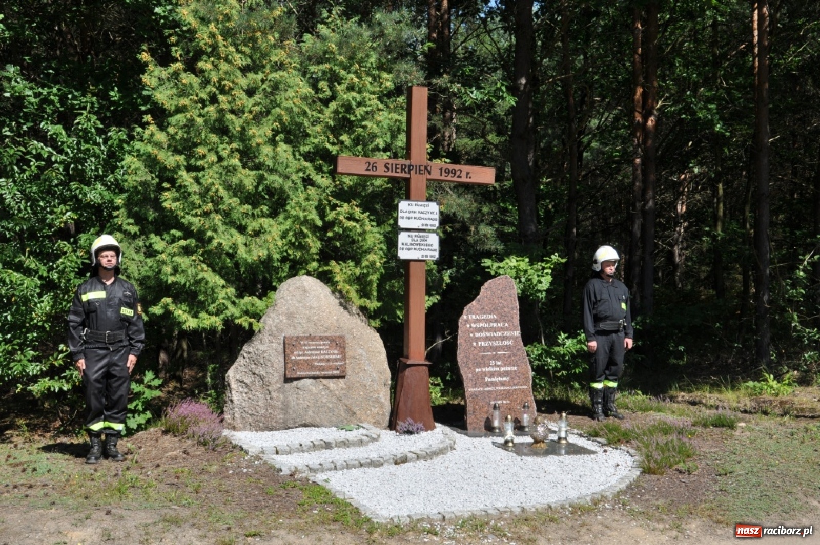 Zdjęcie w galerii na portalu naszraciborz.pl: Upamiętniono 28. rocznicę pożaru w Kuźni Raciborskiej  wiadomości z regionu