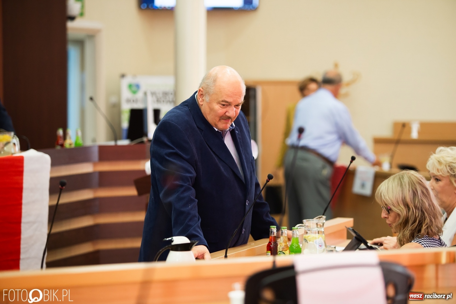 Zdjęcie w galerii na portalu naszraciborz.pl: Oddajcie nam nasz szpital rejonowy! Baner zawędrował na sesję  wiadomości z regionu