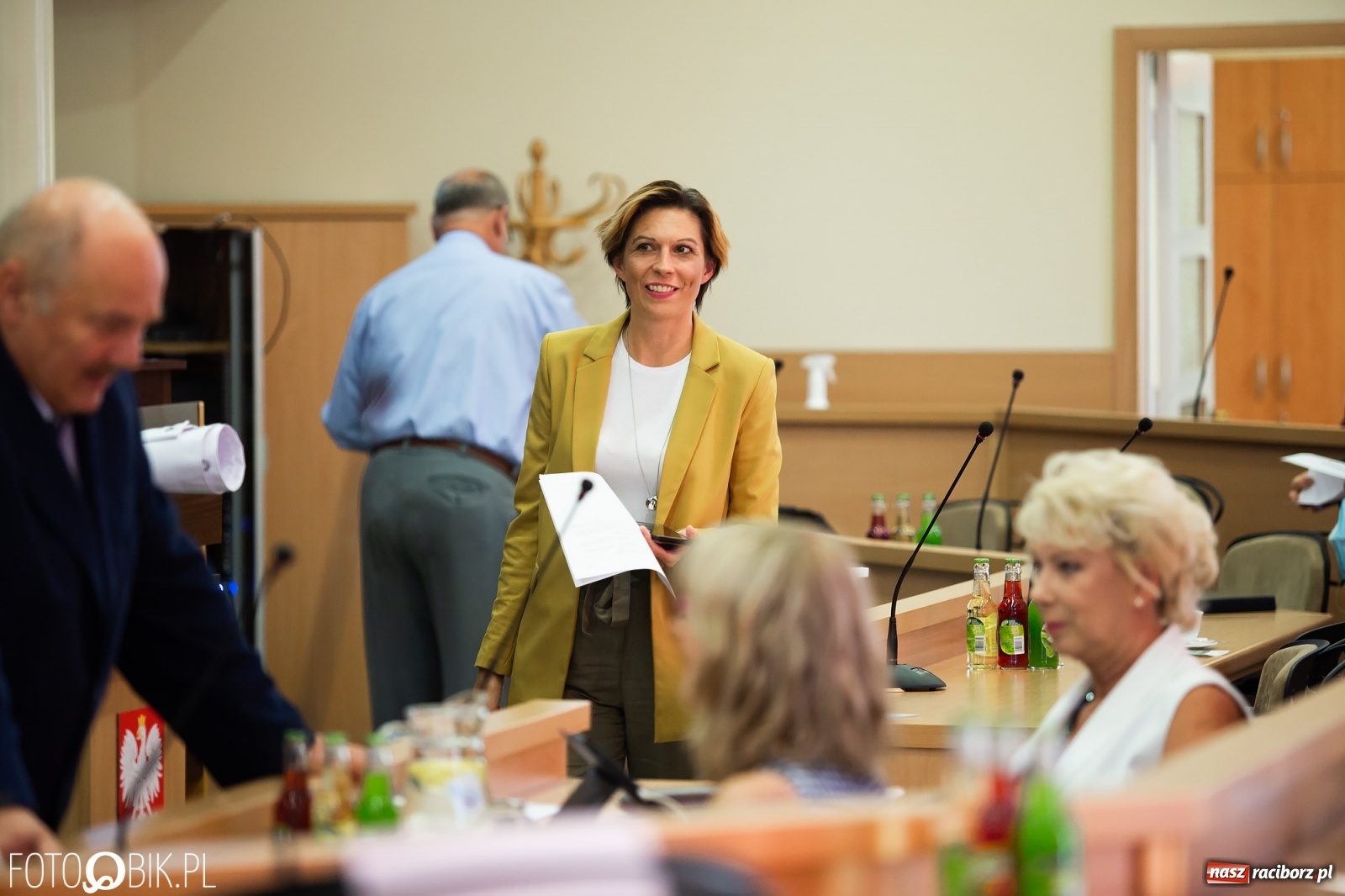 Zdjęcie w galerii na portalu naszraciborz.pl: Oddajcie nam nasz szpital rejonowy! Baner zawędrował na sesję  wiadomości z regionu