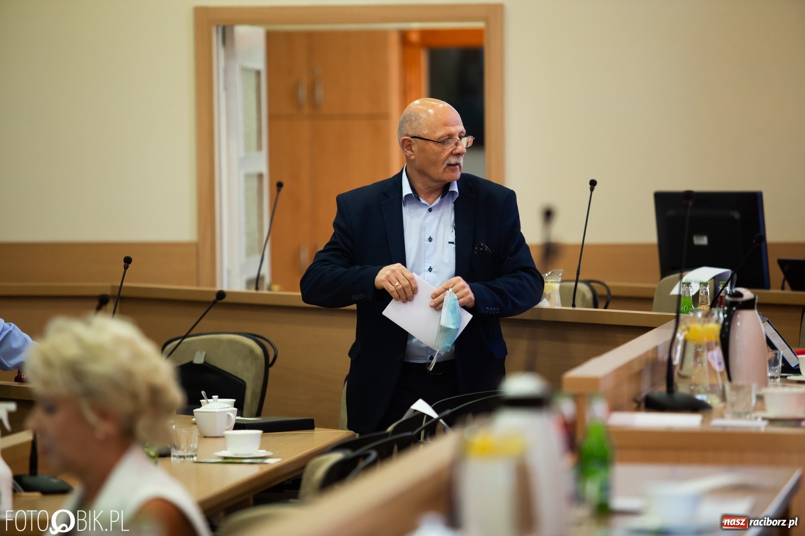 Zdjęcie w galerii na portalu naszraciborz.pl: Oddajcie nam nasz szpital rejonowy! Baner zawędrował na sesję  wiadomości z regionu