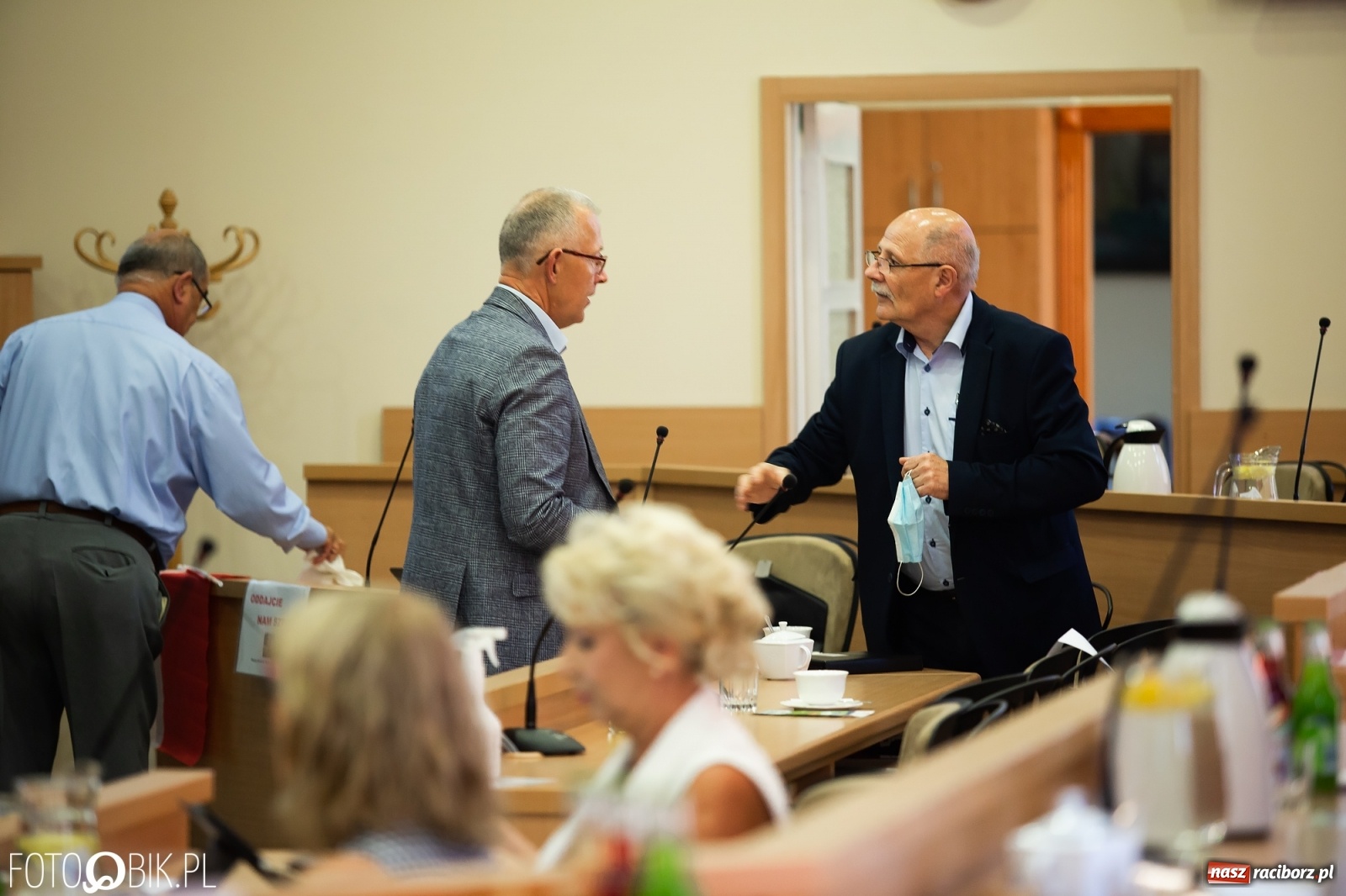 Zdjęcie w galerii na portalu naszraciborz.pl: Oddajcie nam nasz szpital rejonowy! Baner zawędrował na sesję  wiadomości z regionu