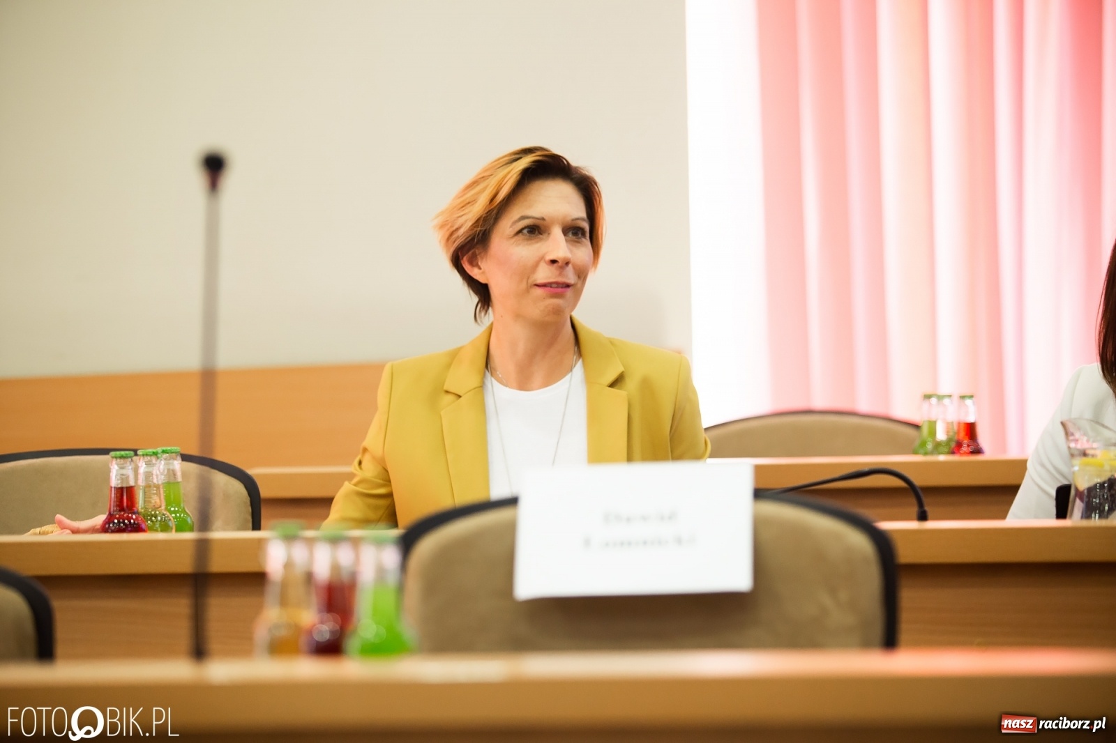 Zdjęcie w galerii na portalu naszraciborz.pl: Oddajcie nam nasz szpital rejonowy! Baner zawędrował na sesję  wiadomości z regionu